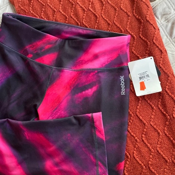 💜2 for $20💜 NTW Reebook Capri Leggings - Picture 1 of 3